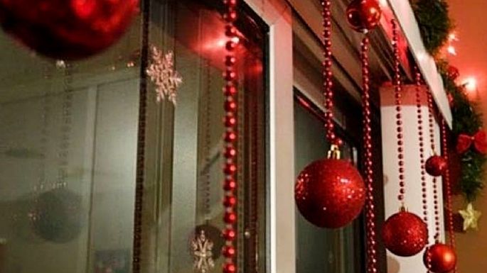 3 ideas bonitas y económicas para decorar las ventanas de tu casa en Navidad
