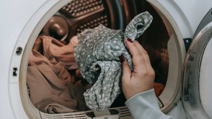 Tips del hogar:  Truco fácil con vinagre para lavar ropa sin que se destiña