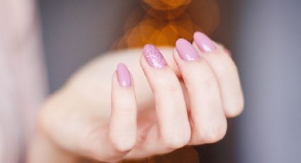 3 colores de uñas acrílicas que SÍ atraen a los hombres
