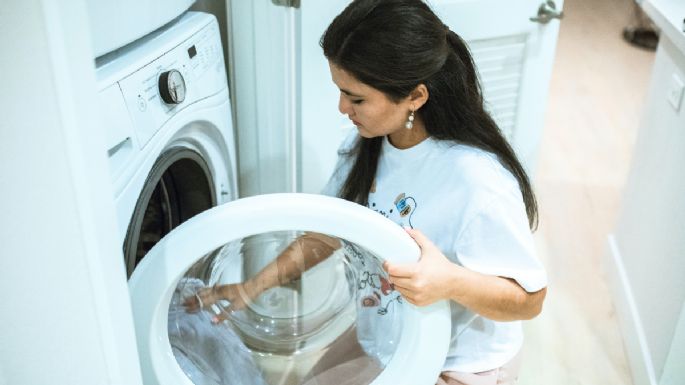 ¿Olvidaste la ropa en la lavadora? Haz este remedio casero para que no huela a humedad