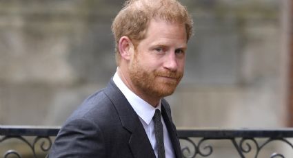 Príncipe Harry revela que la familia real permitió que los medios hackearan su teléfono