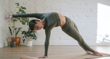 ¿Cómo adelgazar los brazos en un mes? Haz el MEJOR ejercicio de yoga y pilates