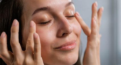 Haz estos 2 masajes faciales por 30 segundos para eliminar las bolsas de los ojos