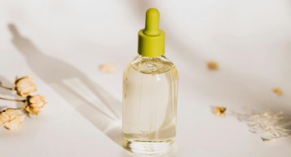 El aceite esencial antienvejecimiento que SÍ levanta párpados caídos y elimina patas de gallo