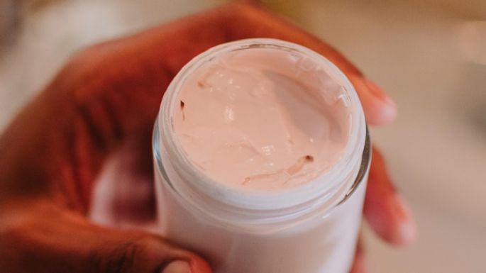 Crema hidratante casera con maicena para tener piel de porcelana sin arrugas y sin manchas