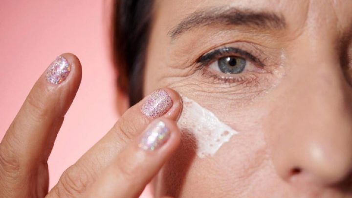 ¿Cómo borrar arrugas en los ojos? Usa este aceite esencial todas las noches