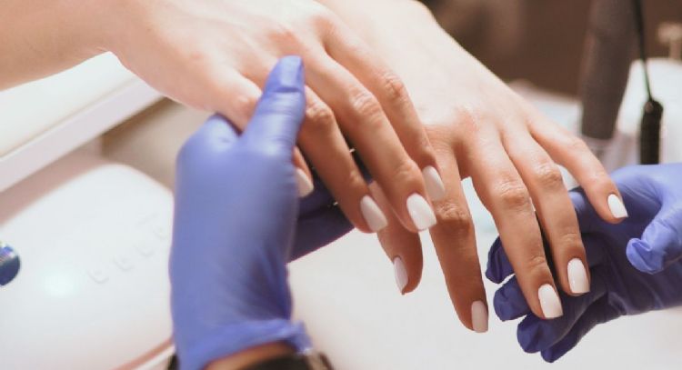 ¿Ponerte gelish en las uñas podría estar afectando tu salud?