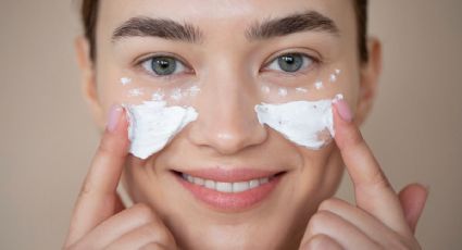 ¿Cómo eliminar las arrugas en los ojos? Aplica 1 ingrediente de cocina en las noches