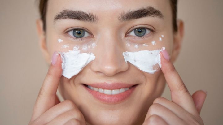 ¿Cómo eliminar las arrugas en los ojos? Aplica 1 ingrediente de cocina en las noches