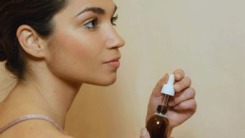 Haz este aceite facial de vitamina E para producir colágeno naturalmente