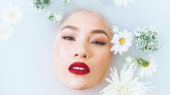 Detox facial: Baño de vapor con hierba aromática para eliminar impurezas